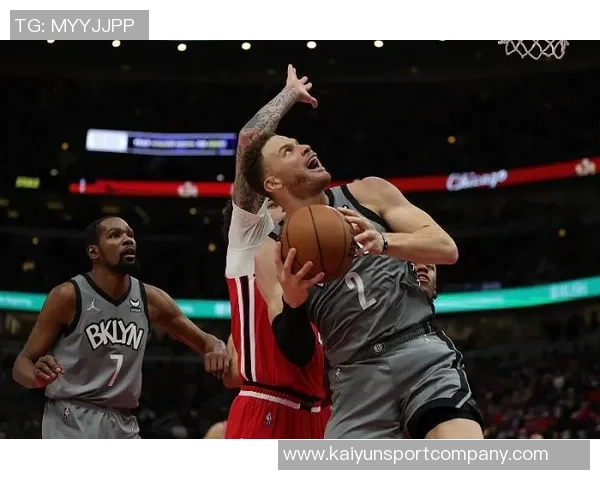 墨菲表现全面却手感不佳17投7中三分球失准仍砍下21分7篮板8助攻