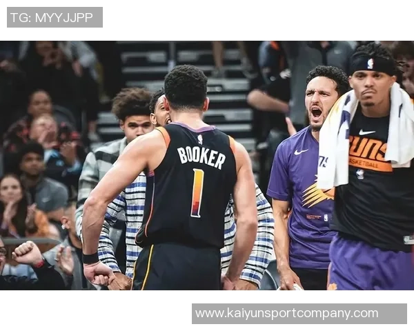 布克第三节发力砍下12分助队逆转全场贡献18分5助攻5抢断表现抢眼