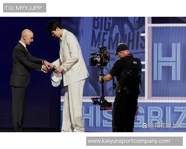 美媒评论杨瀚森与姚明比较缺乏逻辑性引发热议